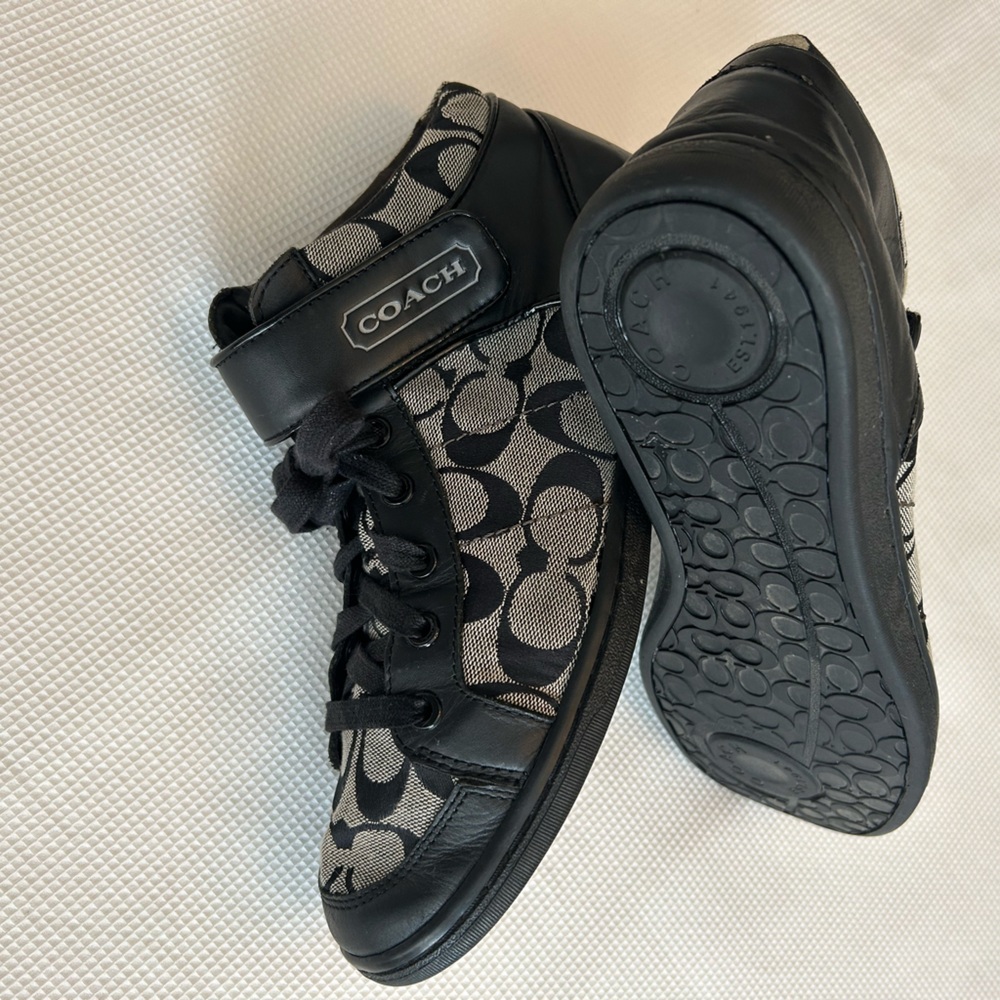 Vintage Coach Zoey Signature Sneakers - Picture 10 of 16
